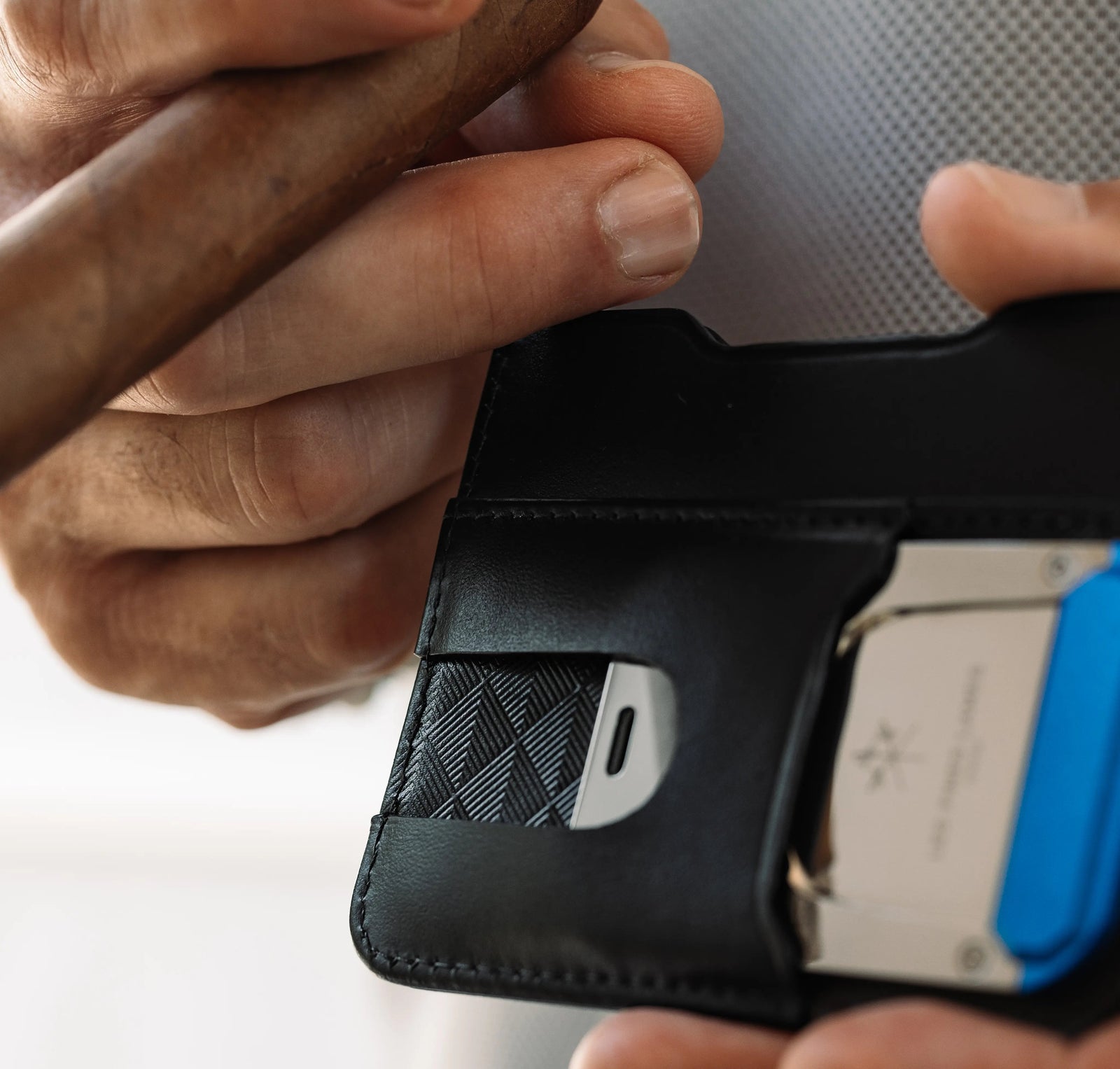 Le card holder blue