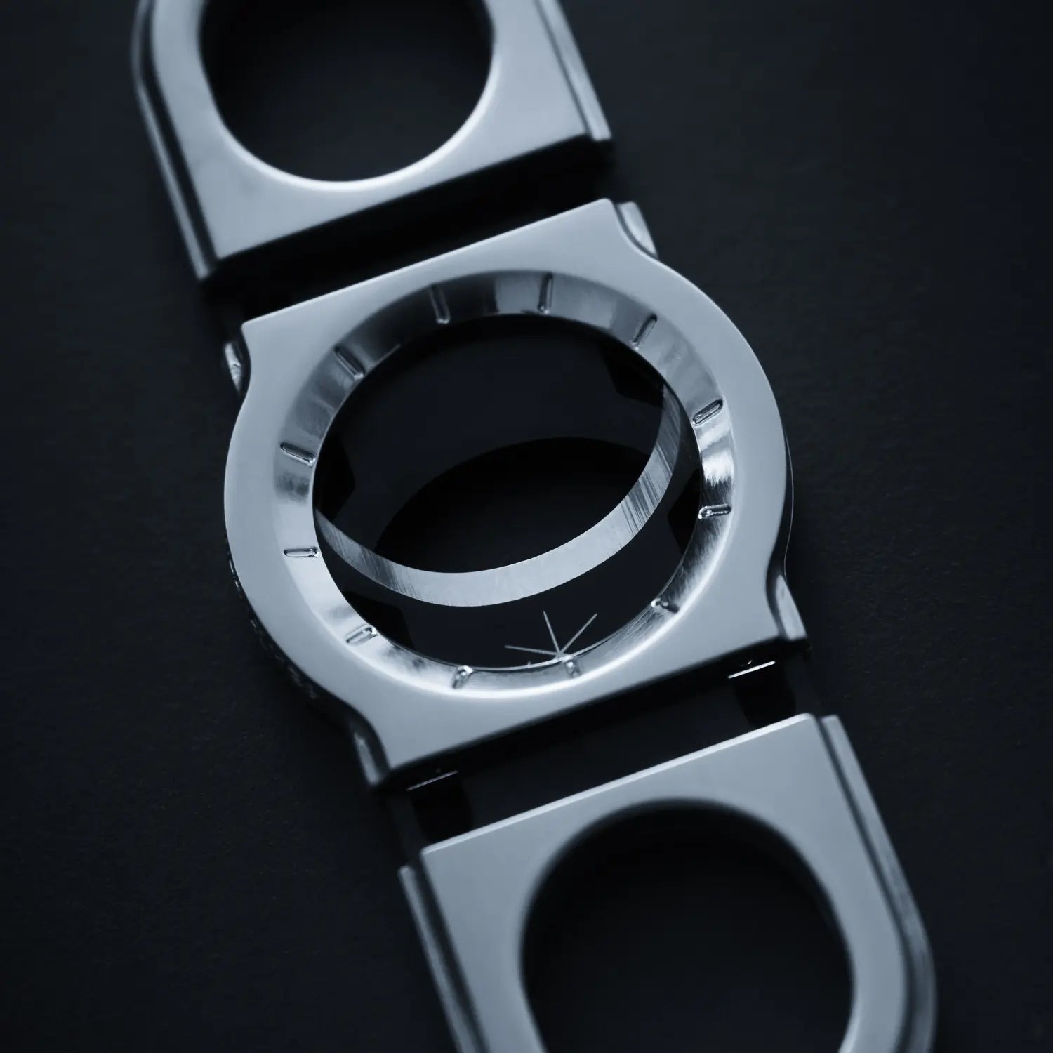 La Guillotine - ROTOR Chrome by LES FINES LAMES, close-up of the chrome cigar cutter