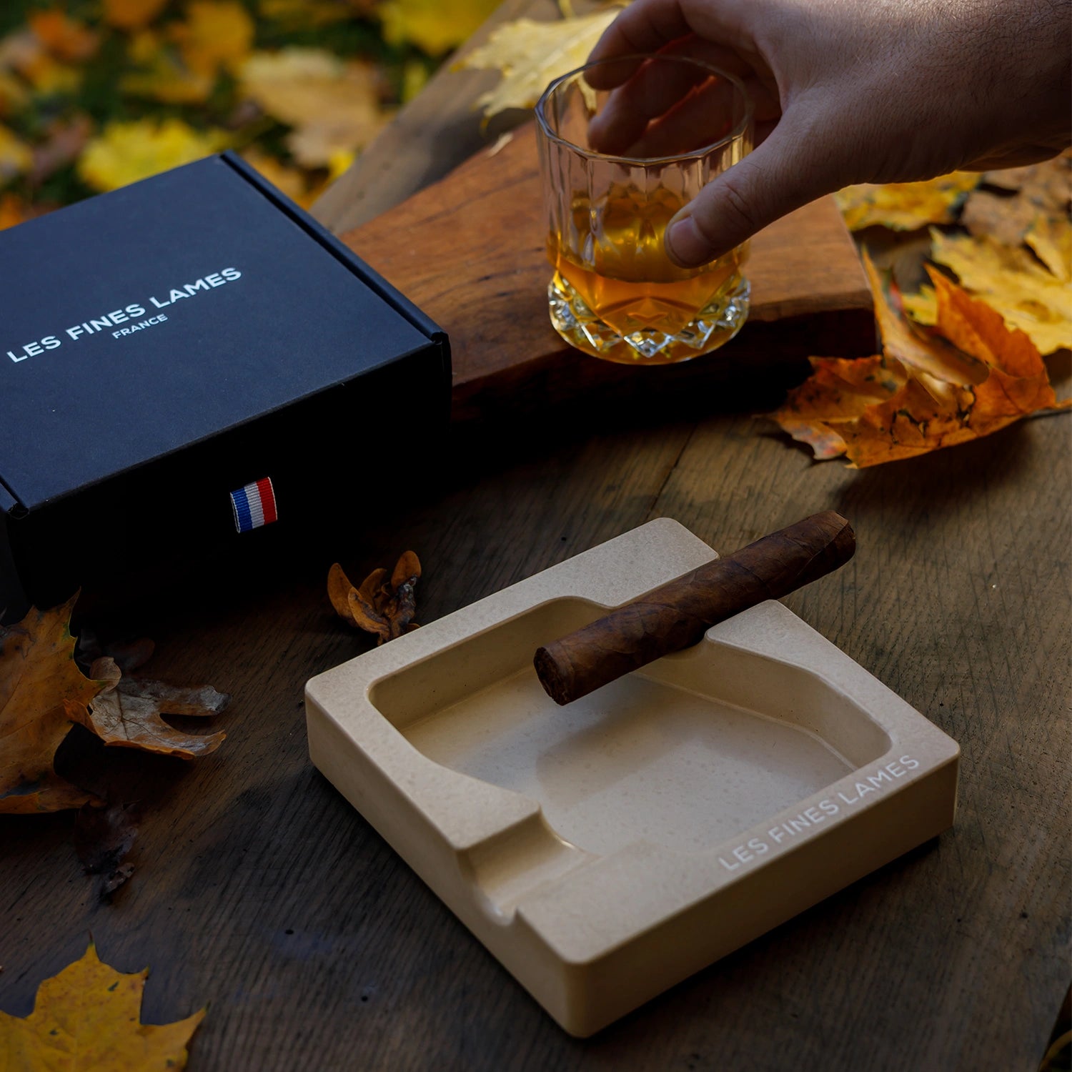 DYAD - Concrete Ashtray - Coyote Tan - Les Fines Lames
