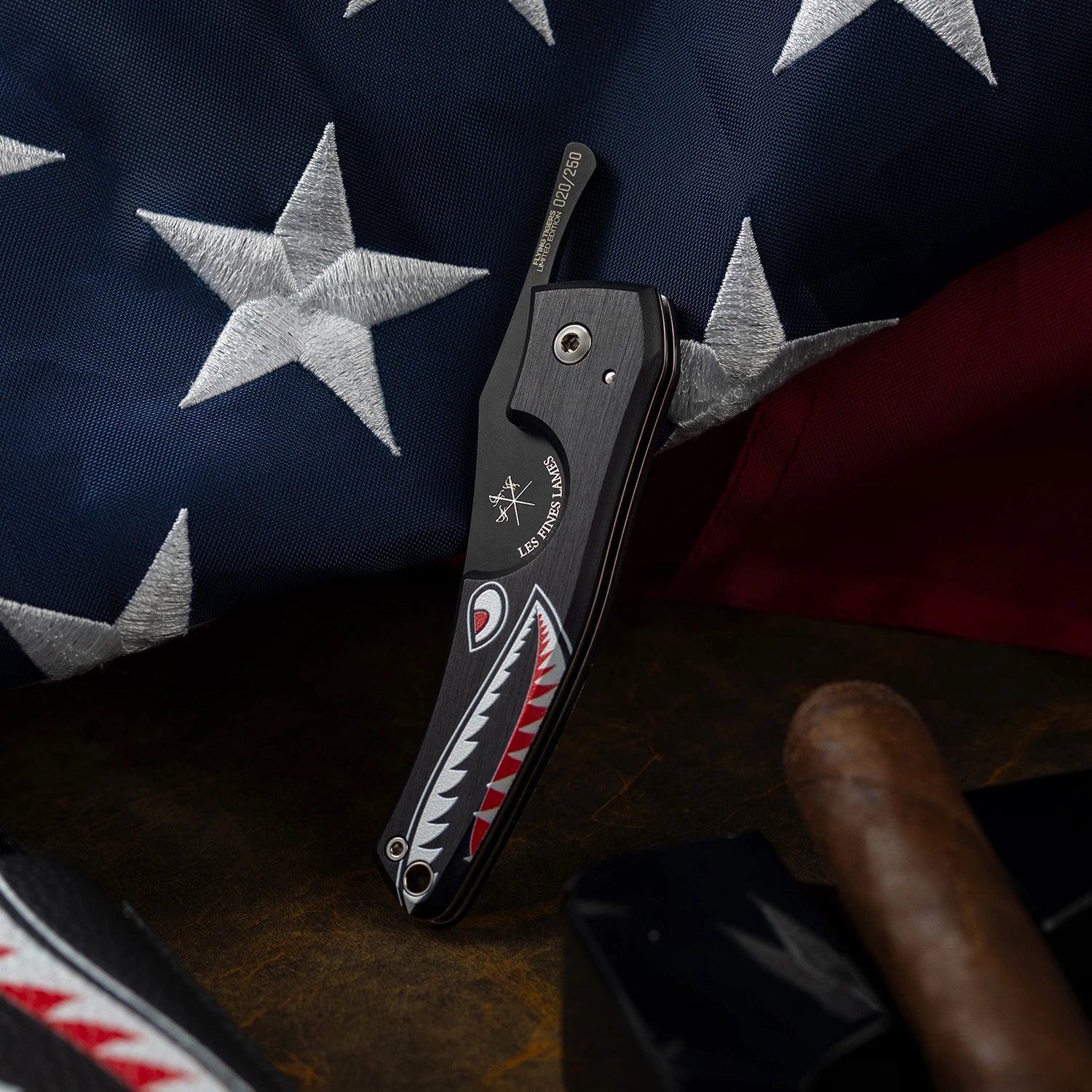 The cigar knife Le PETIT - Flying Tigers by LES FINES LAMES , designed for the 250th year of the United States