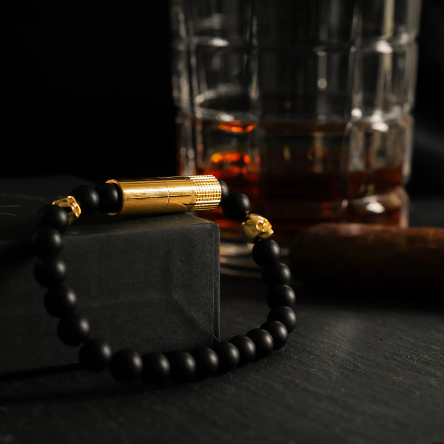 PUNCH BRACELET - Oscuro Gold Skull II