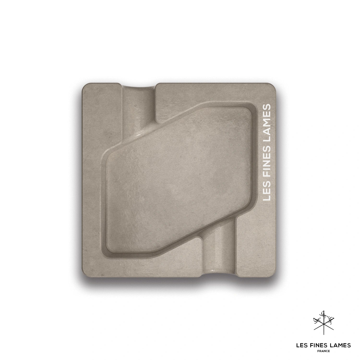 DYAD Coyote concrete cigar ashtray by LES FINES LAMES, handmade, heavy and warm-toned for indoor and outdoor cigar use.