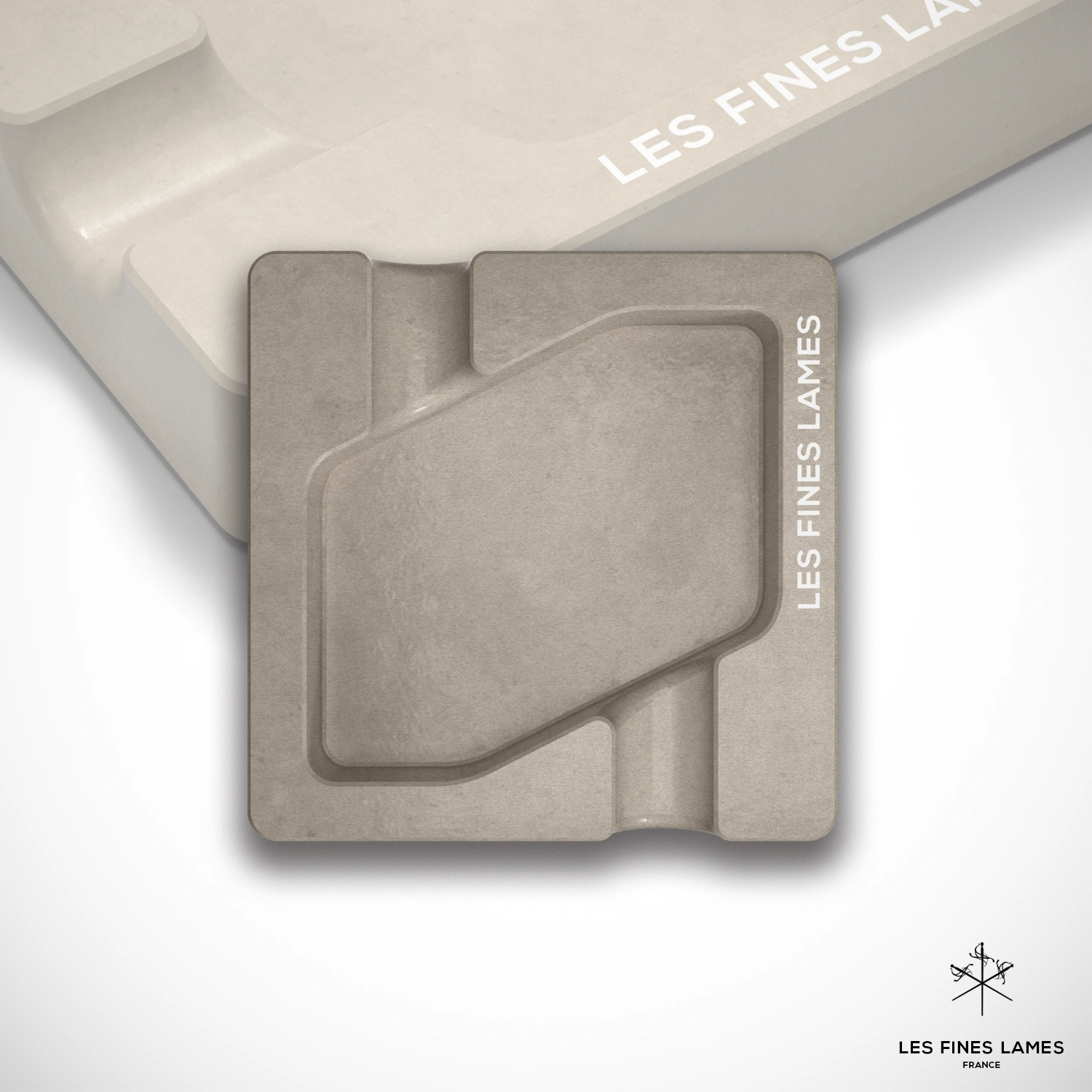 DYAD Coyote concrete cigar ashtray by LES FINES LAMES, handmade, heavy and warm-toned for indoor and outdoor cigar use.