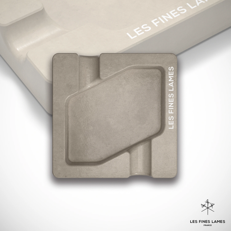 DYAD Coyote concrete cigar ashtray by LES FINES LAMES, handmade, heavy and warm-toned for indoor and outdoor cigar use.