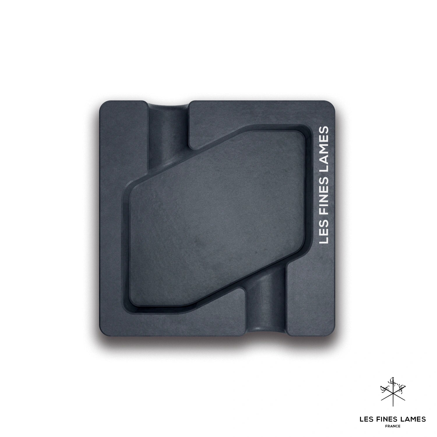 DYAD Midnight concrete cigar ashtray by LES FINES LAMES, handmade, heavy and anthracite-toned for indoor and outdoor cigar use.