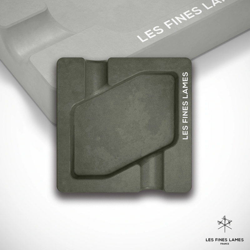 DYAD OD Green concrete cigar ashtray by LES FINES LAMES, handmade, heavy and OD-Green toned for indoor and outdoor cigar use.