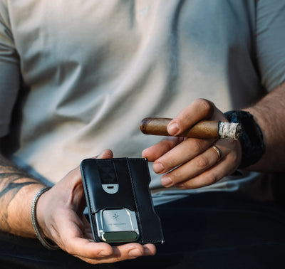 le tag holder od green with cigar