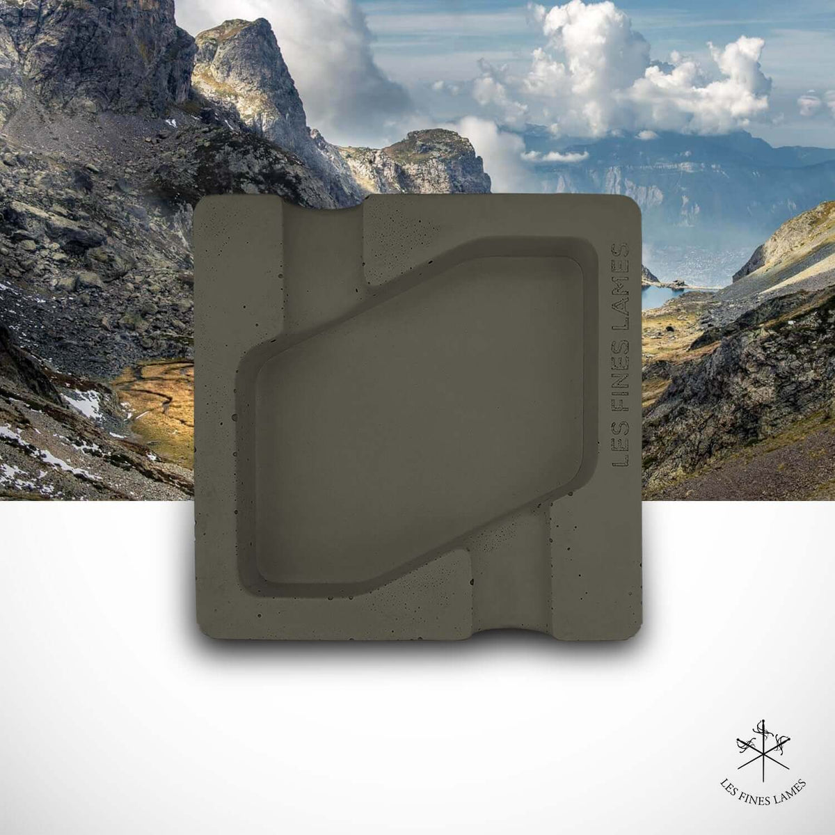 DYAD - Cendrier en béton - Vert Olive