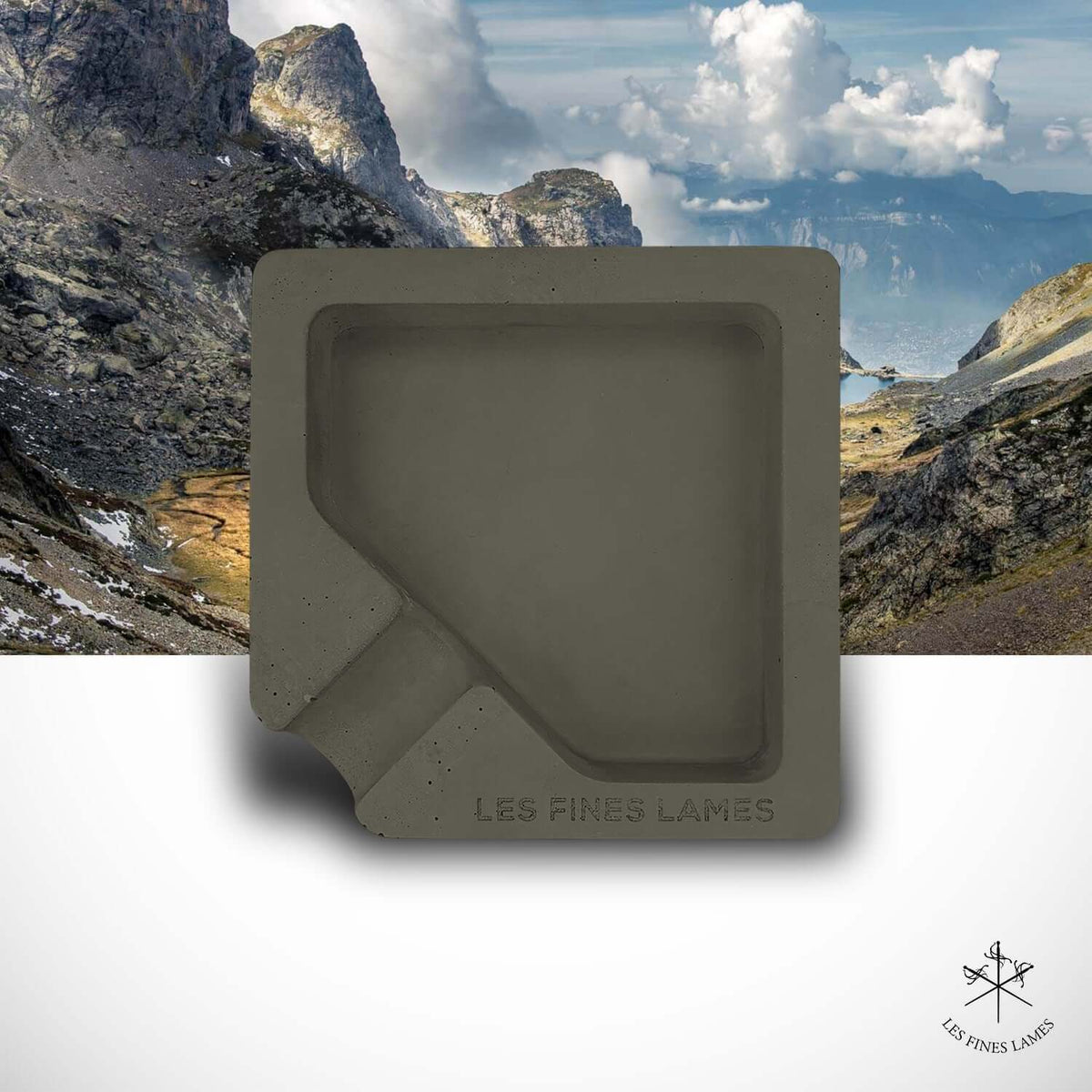 MONAD - Concrete Ashtray - Olive green